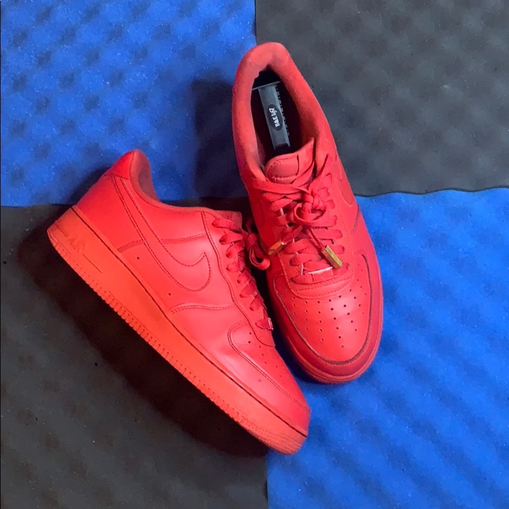 All red af1 - Picture 1 of 3